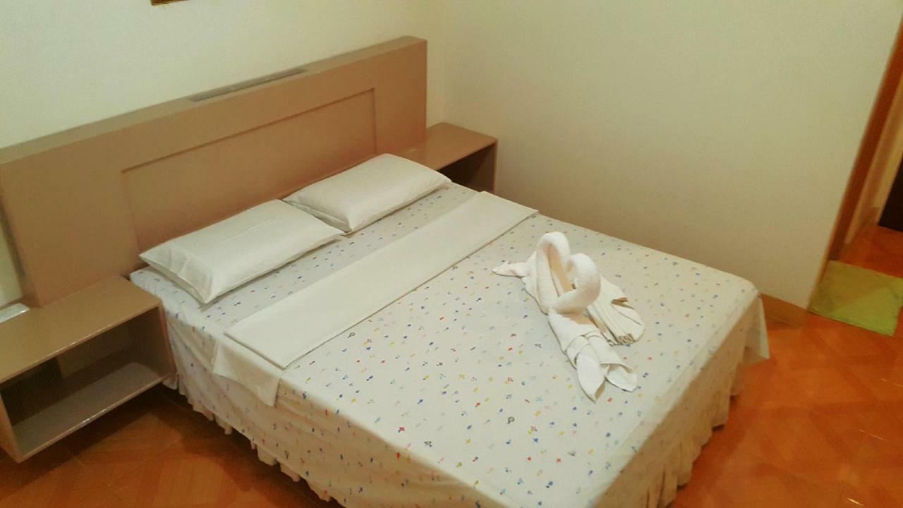 Oslob Malonzo Pension House Экстерьер фото